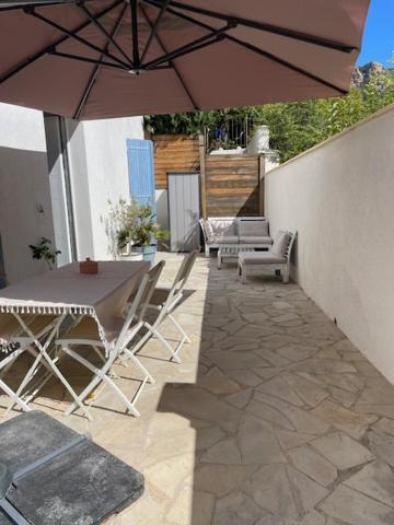 Azur Appart 4 Pers - Parking - Terrasse - 10Min Du Centre Cassis Zewnętrze zdjęcie